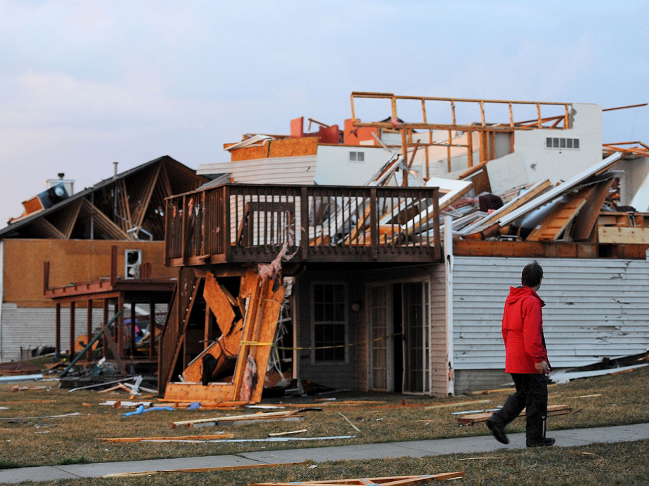 Tornado slams Michigan homes, spares lives CBS News