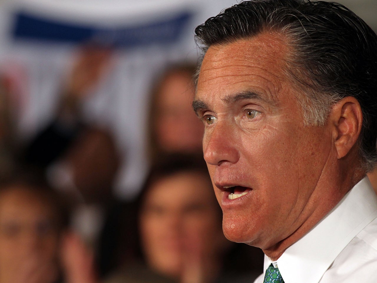 Mitt Romney: It makes sense to use a TelePrompter - CBS News