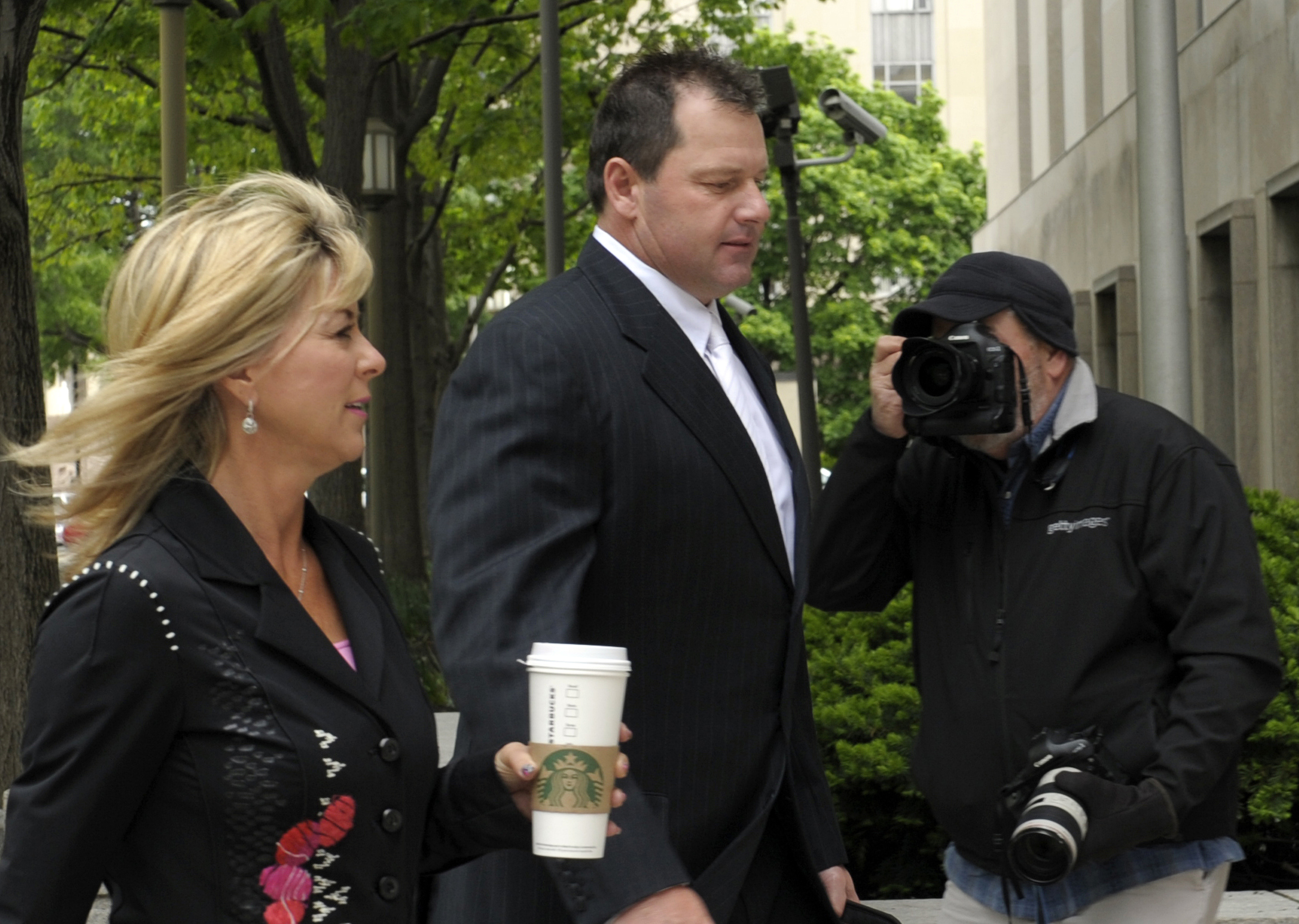 Roger Clemens' wife takes stand at perjury trial - CBS News