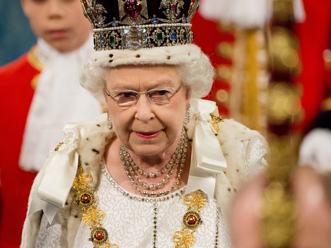 Bedecked in jewels, Queen opens U.K. Parliament - CBS News