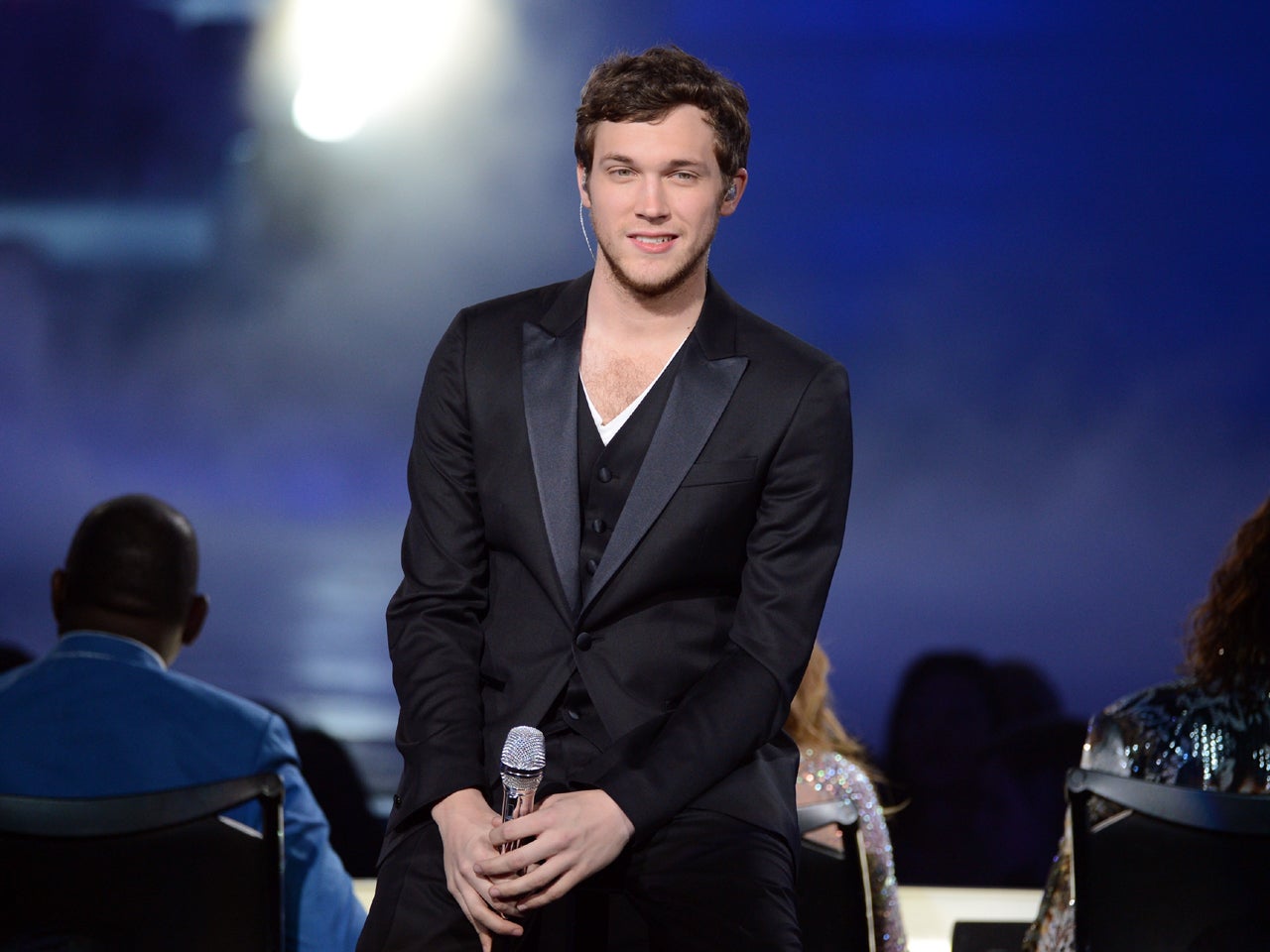 "American Idol" winner Phillip Phillips undergoes surgery CBS News