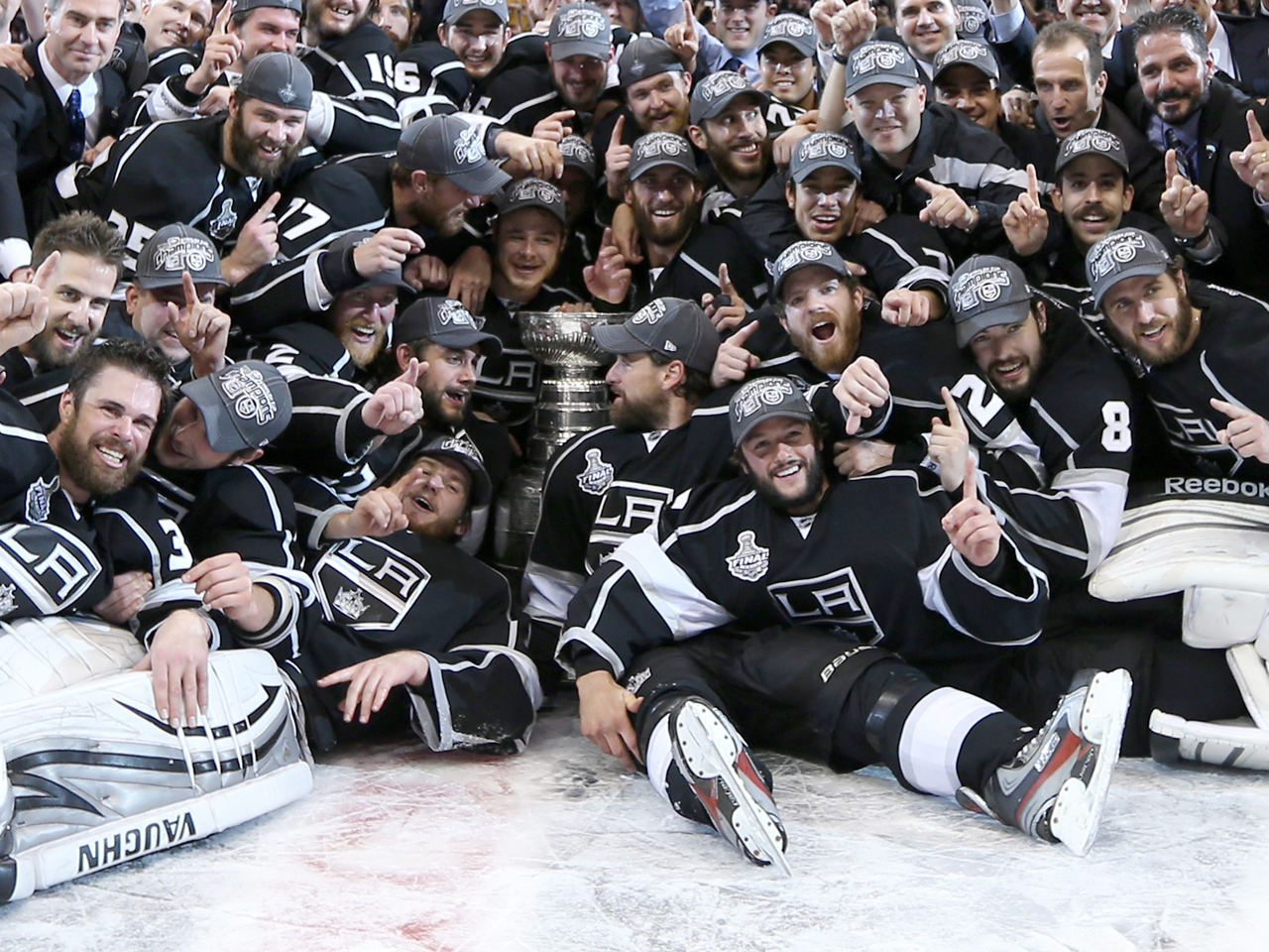 Kopitar celebrates Stanley Cup victory with family 