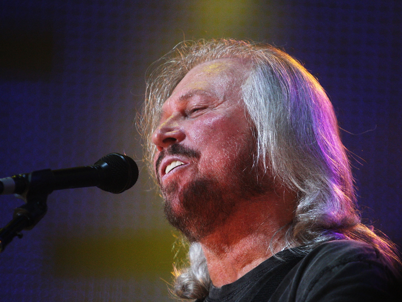 Barry Gibb to make debut at Grand Ole Opry CBS News