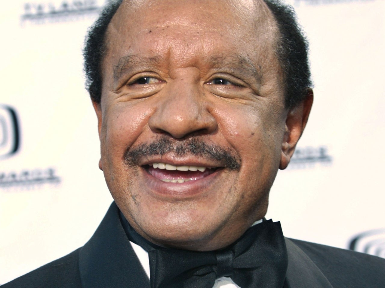 Sherman Hemsley, "The Jeffersons" star, dies at 74 CBS News(00)
