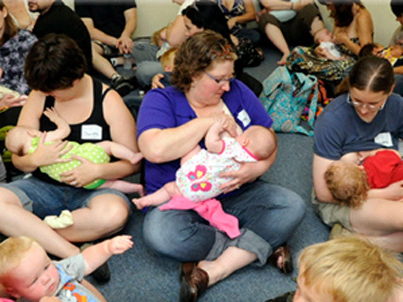 Common Breast Feeding Concerns Deterring First Time Moms Cbs News 