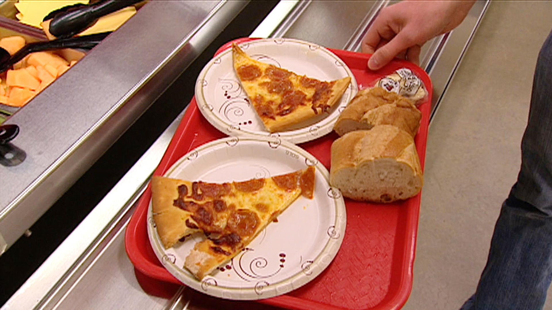 NYC school lunches fall below minimum calorie requirement CBS News