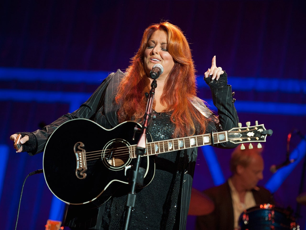 Wynonna Judd's husband loses leg after motorcycle crash - CBS News