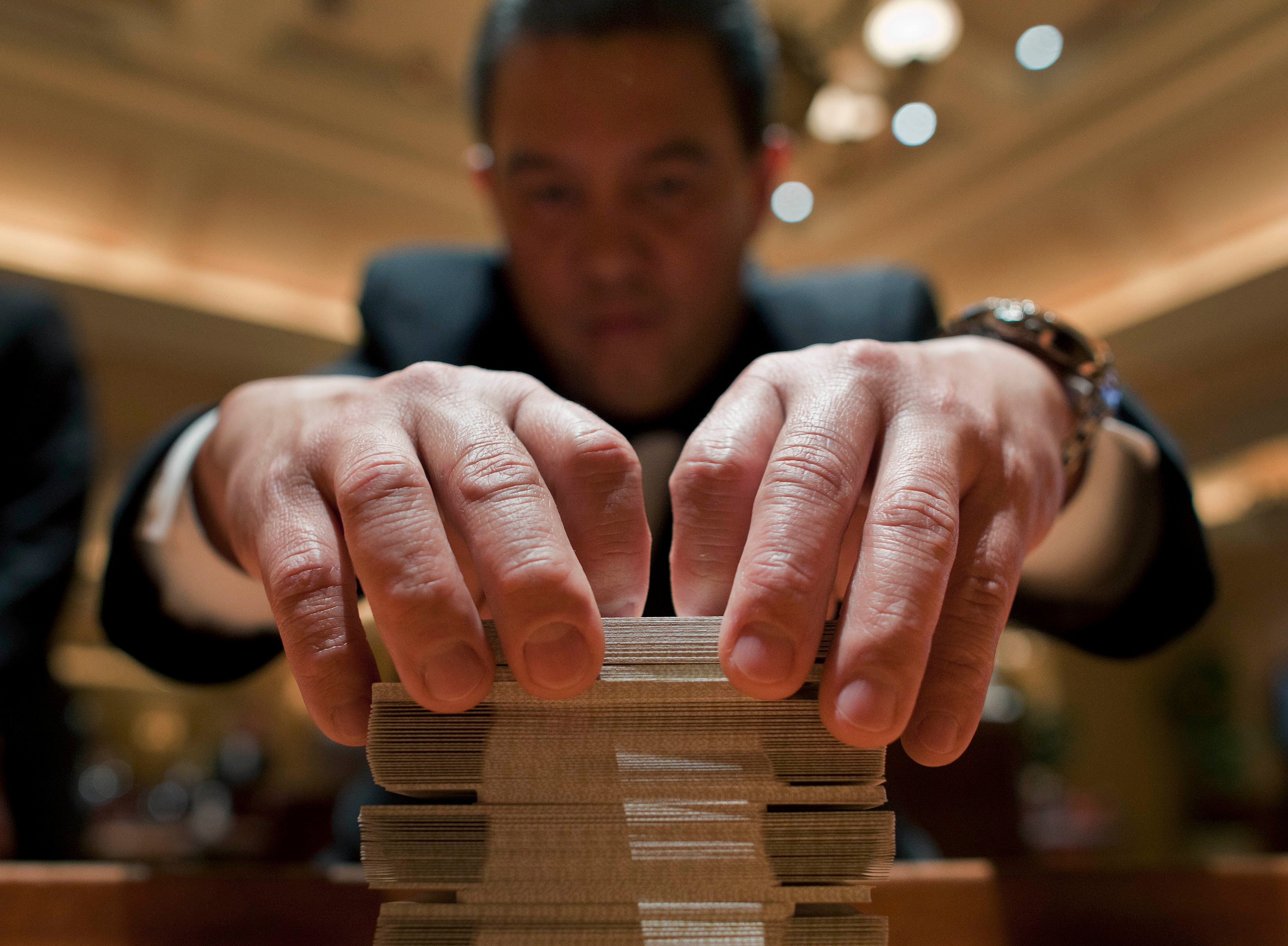 Unshuffled Cards A Costly Headache For Casinos CBS News