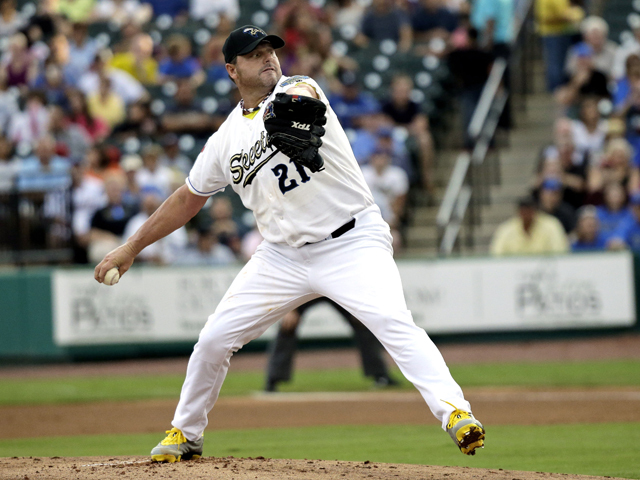 Roger Clemens does well in return to the mound
