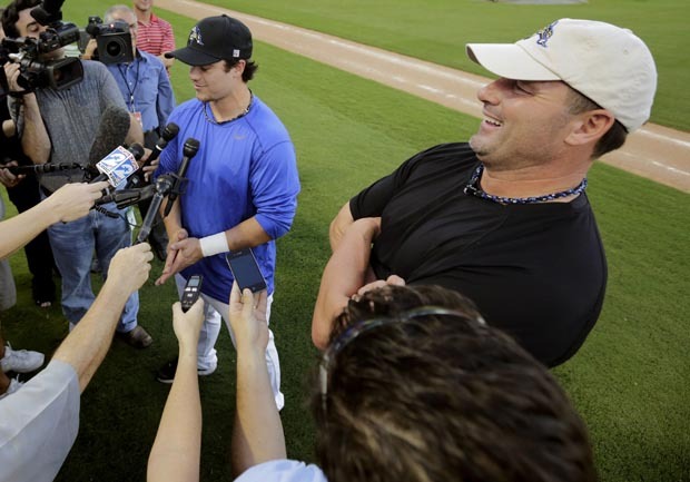 50-Year-Old Roger Clemens Returning To Baseball - CBS Los Angeles