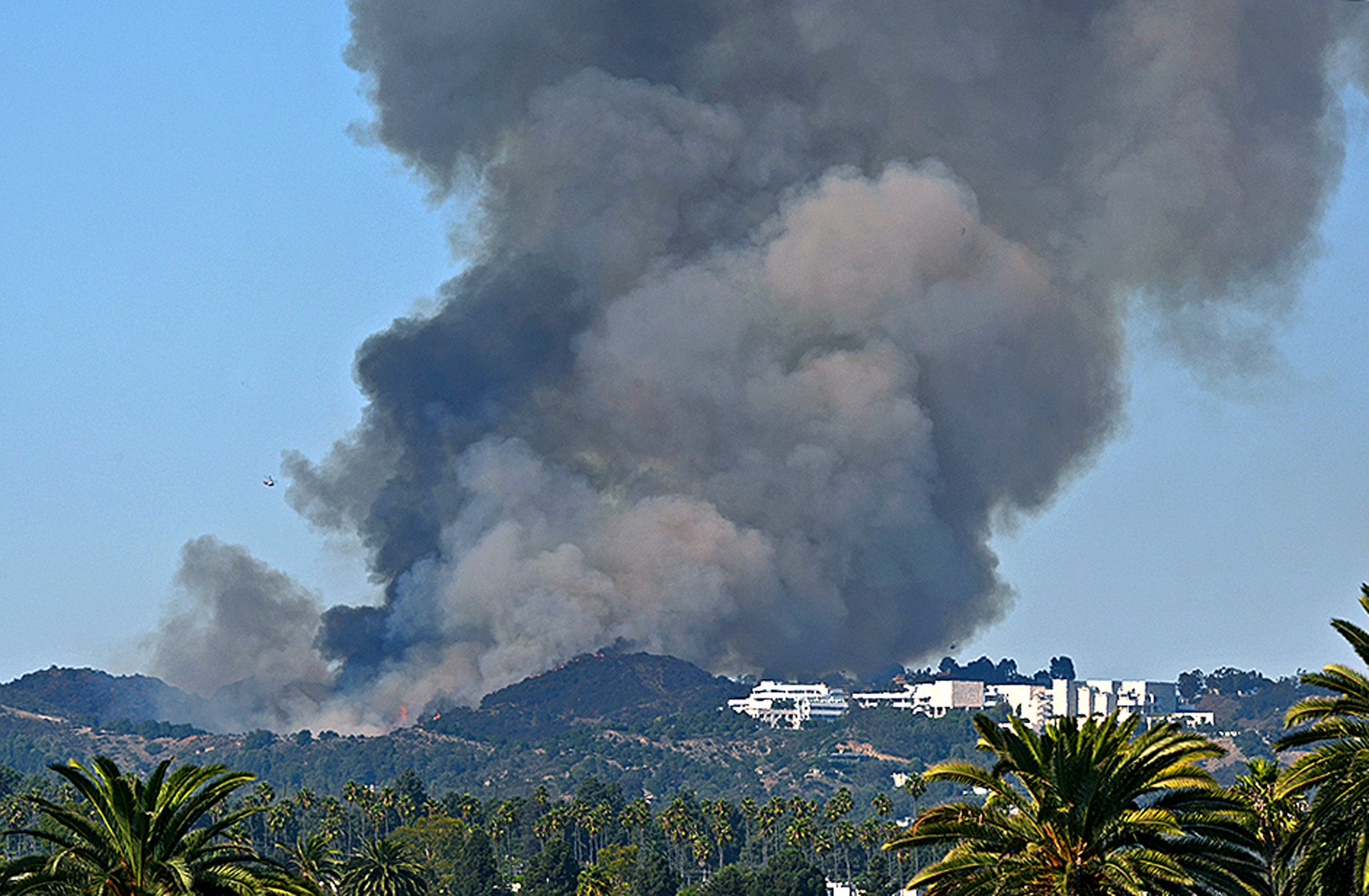 wildfire-erupts-in-l-a-near-getty-center-museum-cbs-news