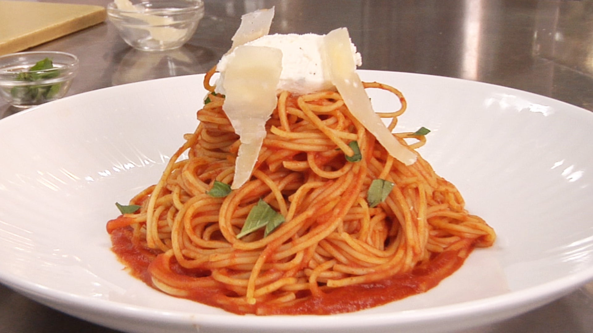 spaghetti-makeover-a-few-tips-make-simple-pasta-look-fancy-cbs-news