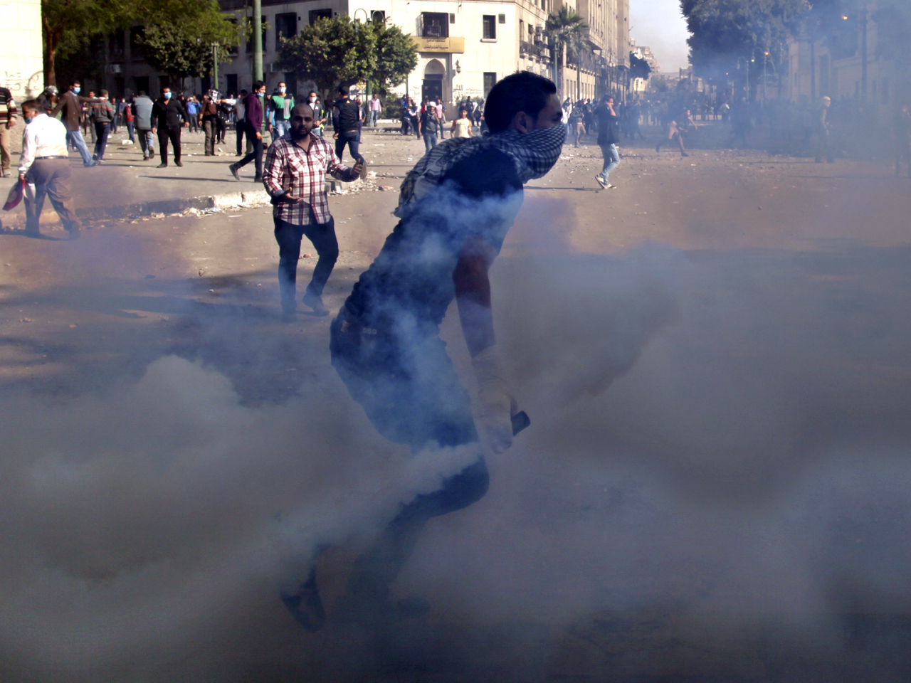 Egypt Clashes Cut Off Access To U.S. Embassy - CBS News