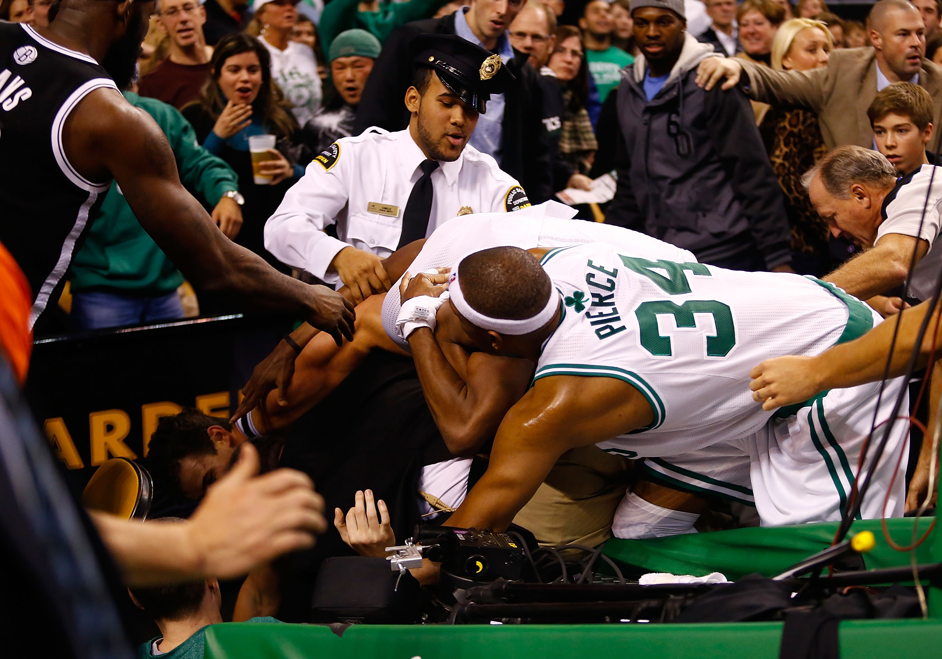 Celtics' Rondo slapped with two-game suspension