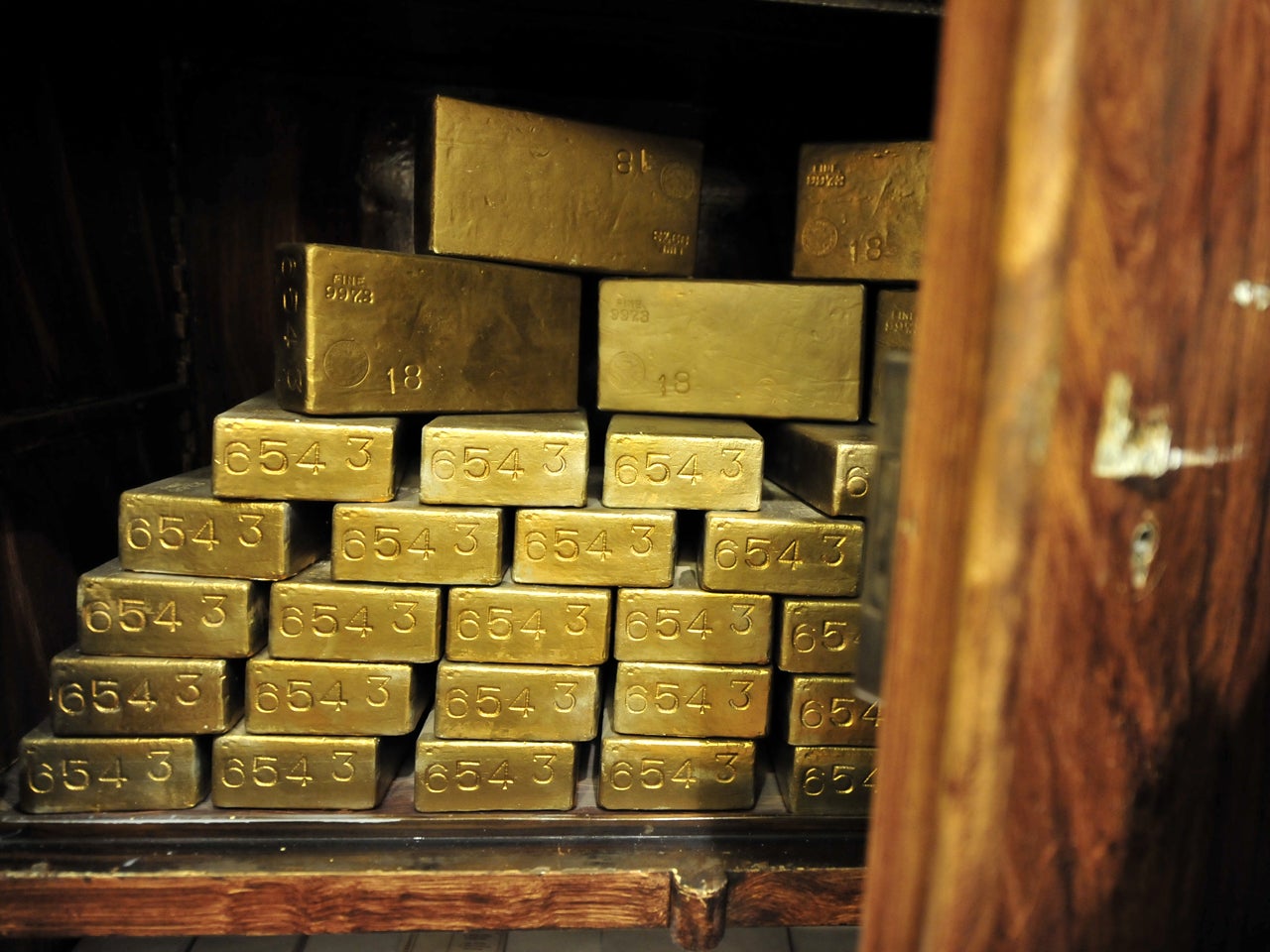 Gold dust worth 700,000 missing from Pfizer research lab in Missouri