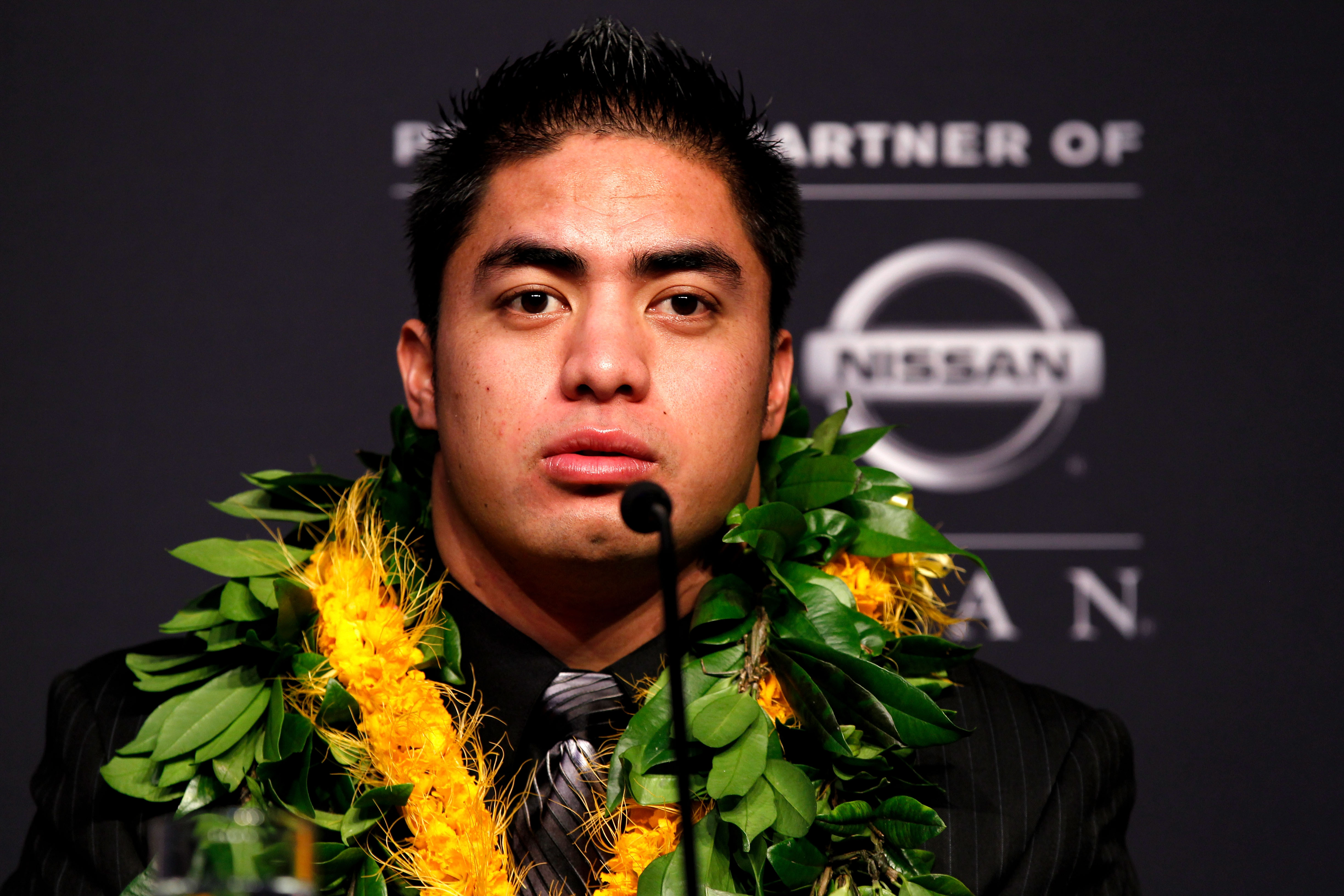 Manti Te'o denies 'faking' girlfriend