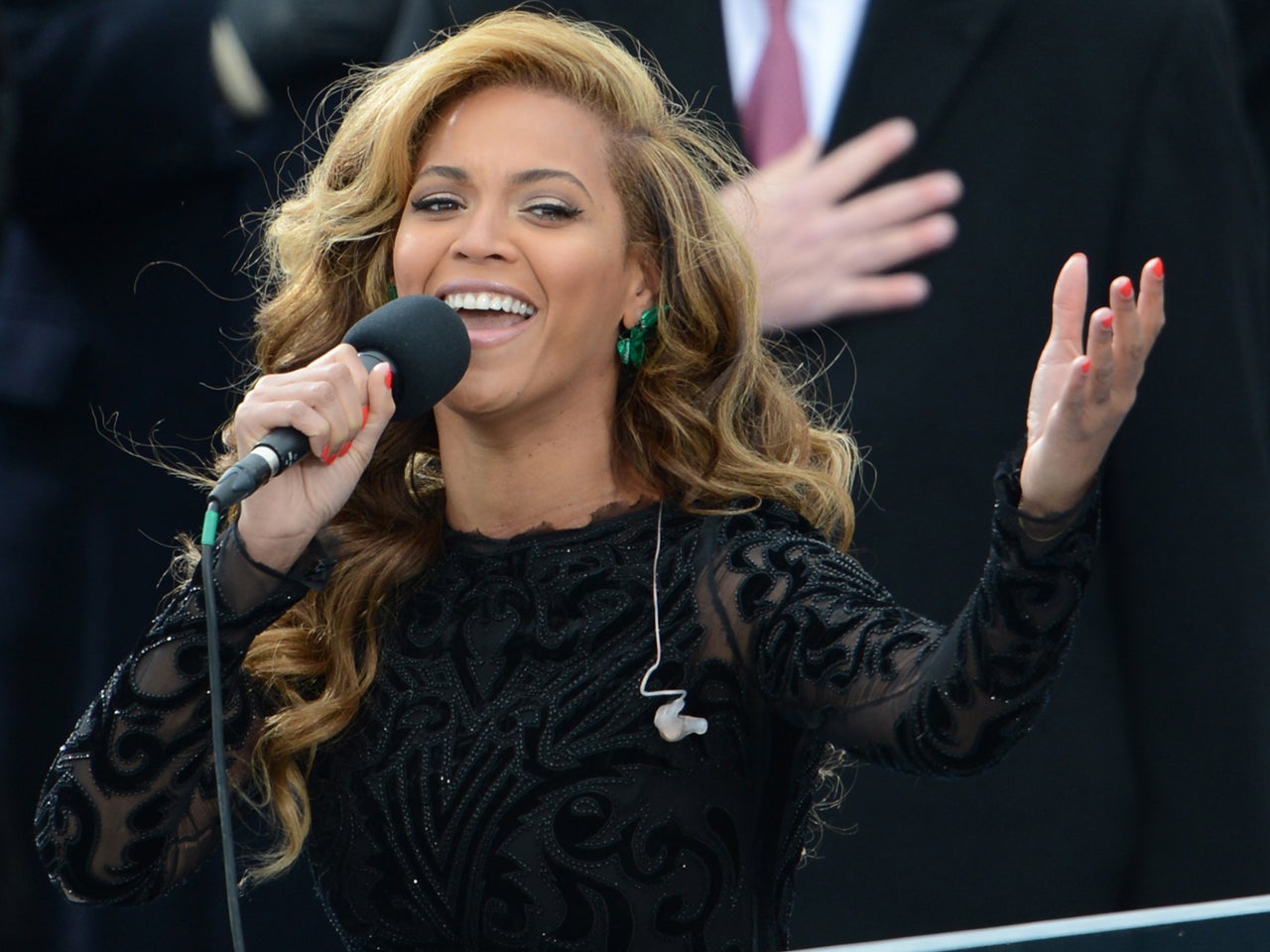 Did Beyoncé Get Booed Off Loudly For Singing 'National Anthem’ At NFL