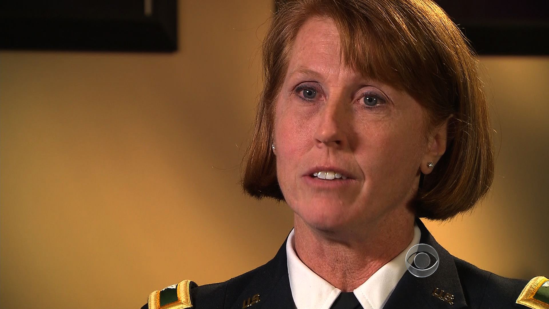 Female veteran lauds new policy on women in combat - CBS News