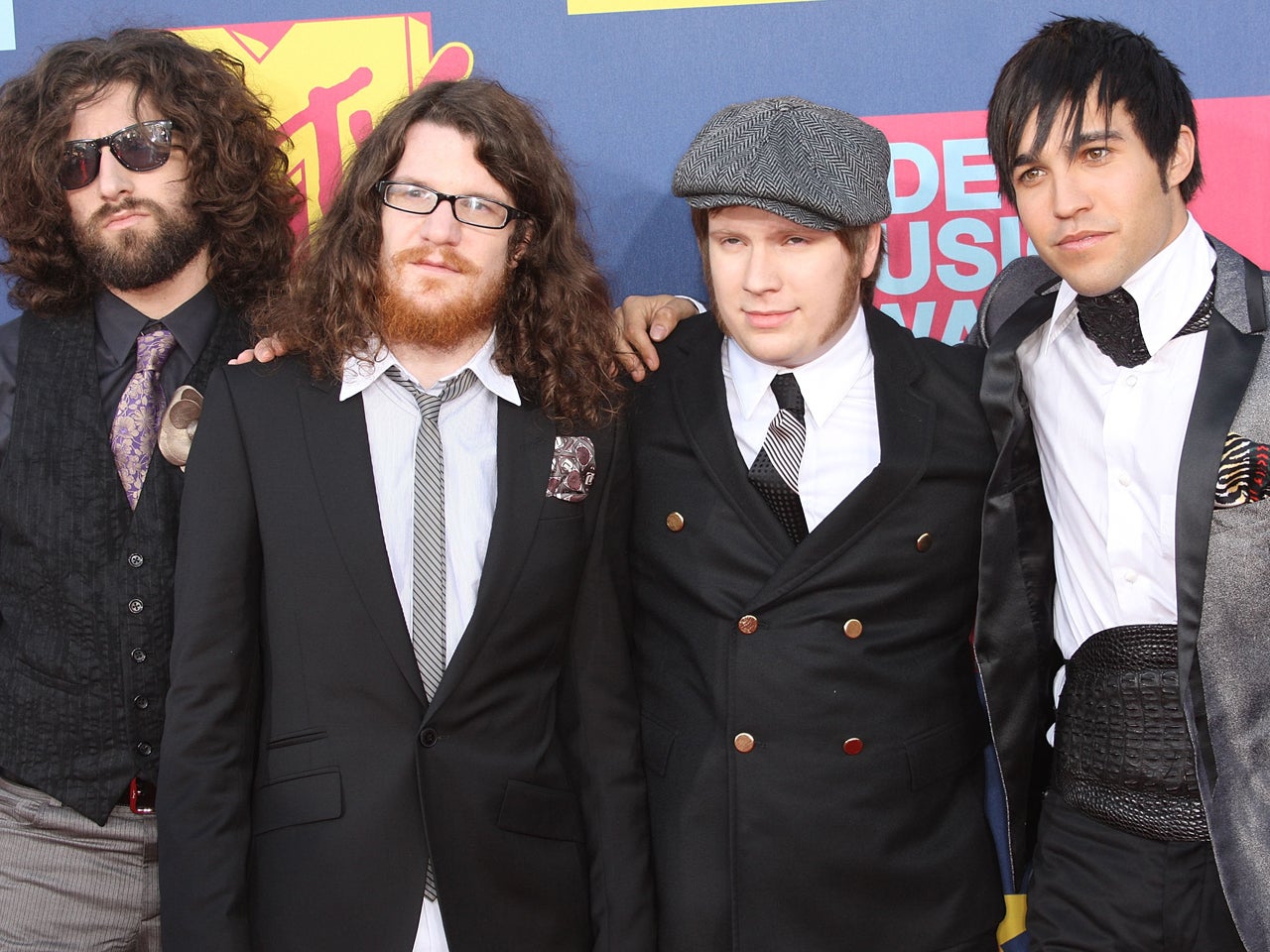 Fall Out Boy to return with tour, new album - CBS News