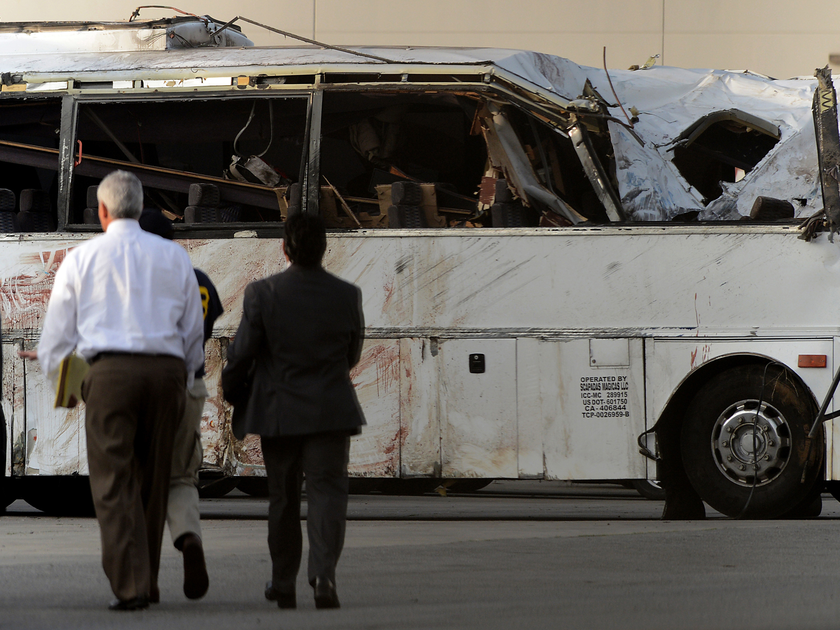 California tour bus crash death toll rises to 8 - CBS News