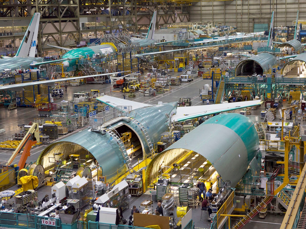 Boeing engineers, tech workers voting on contract - CBS News