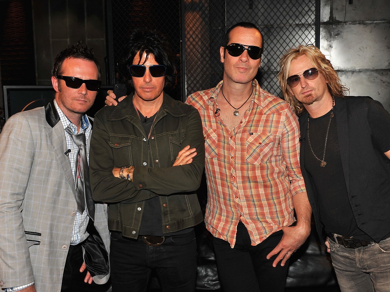 Stone Temple Pilots fire Scott Weiland - CBS News