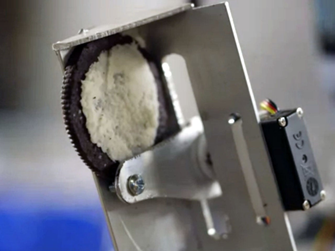 Physics and Oreos go together like cookies and cream - CBS News
