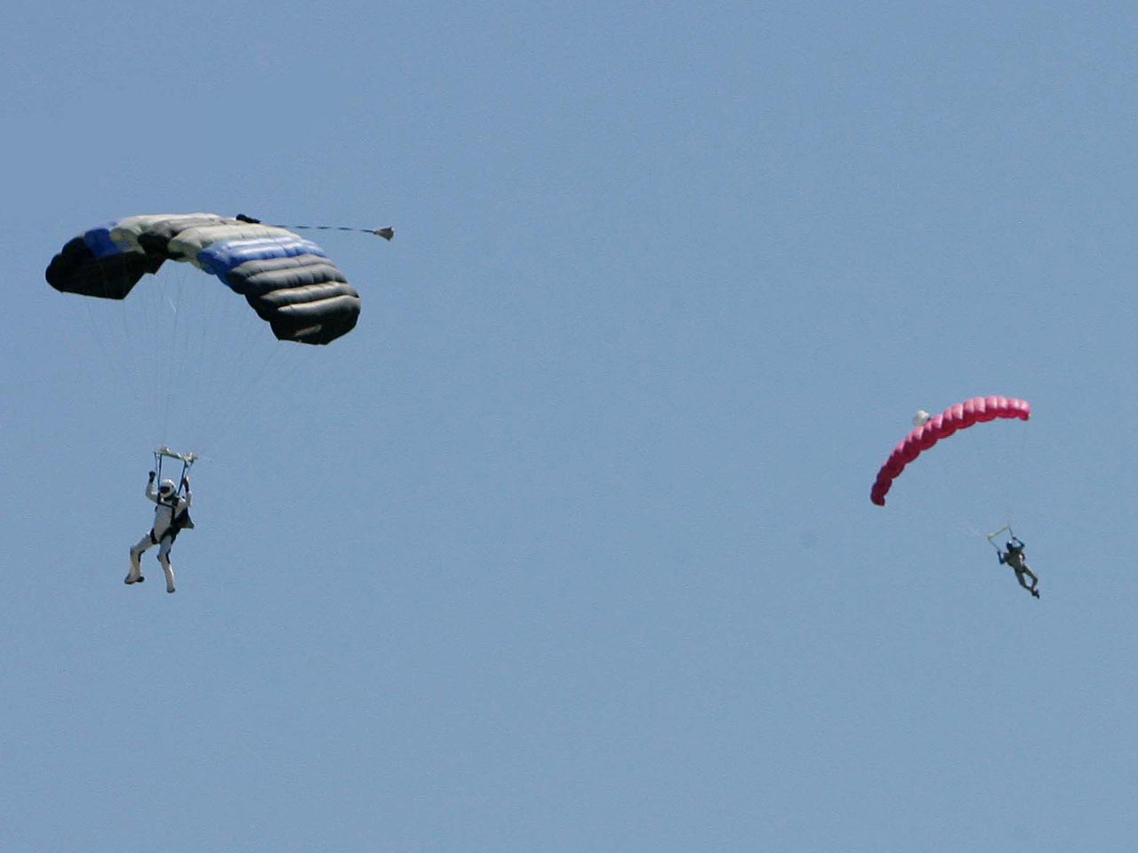 Video shows doomed skydiver 