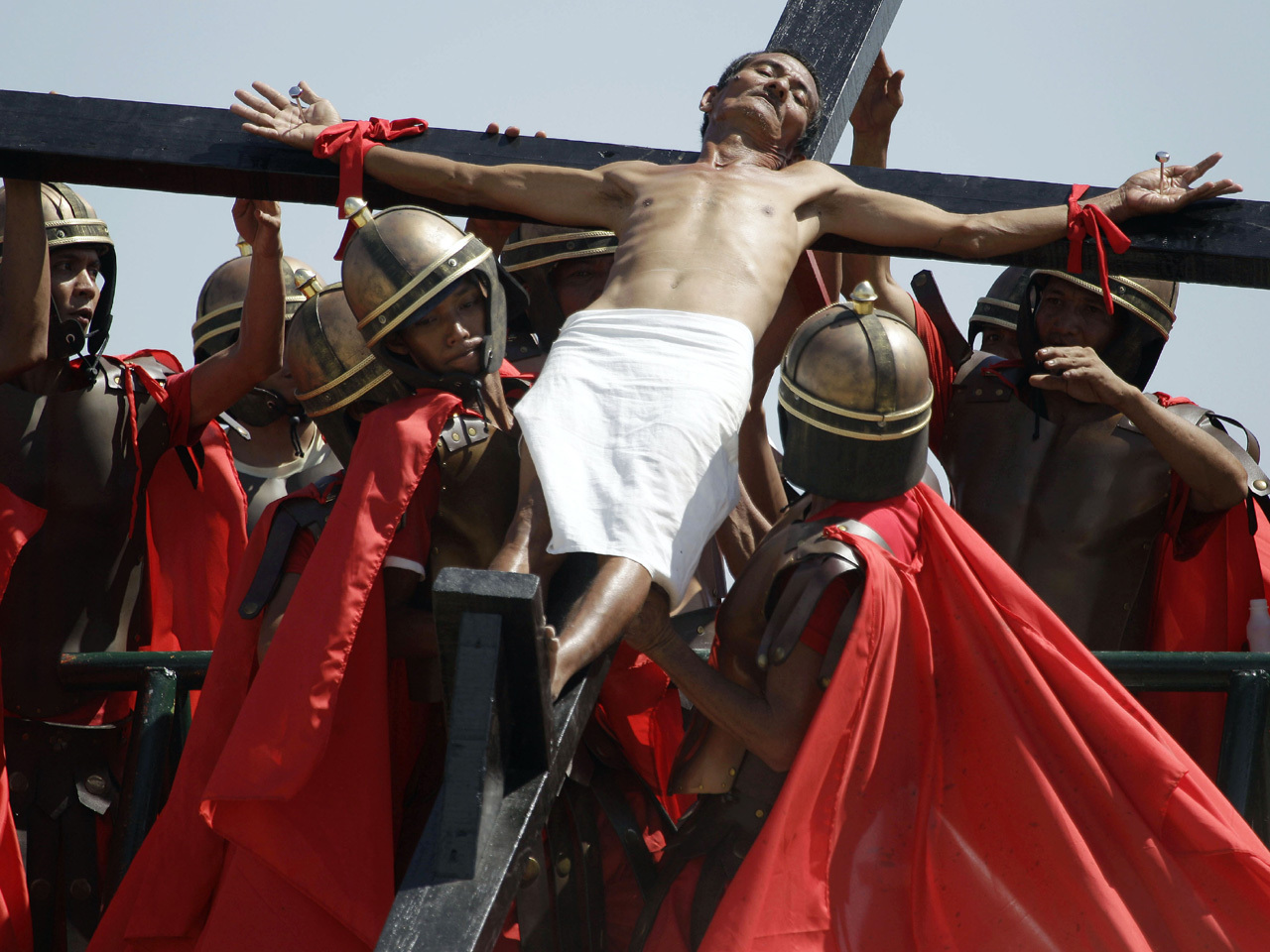 Filipinos reenact bloody crucifixion of Christ CBS News