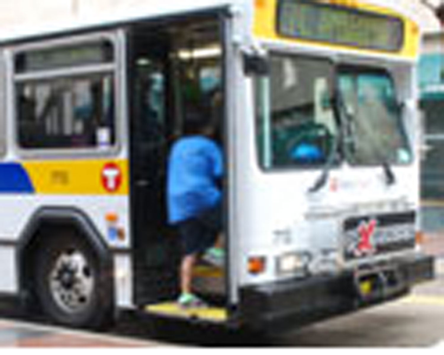 Two boys board Minneapolis bus with pellet guns, frighten passengers