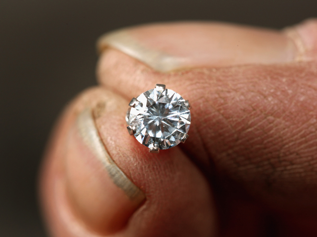 Diamond swallowed by woman, 80, at Florida charity event - CBS News