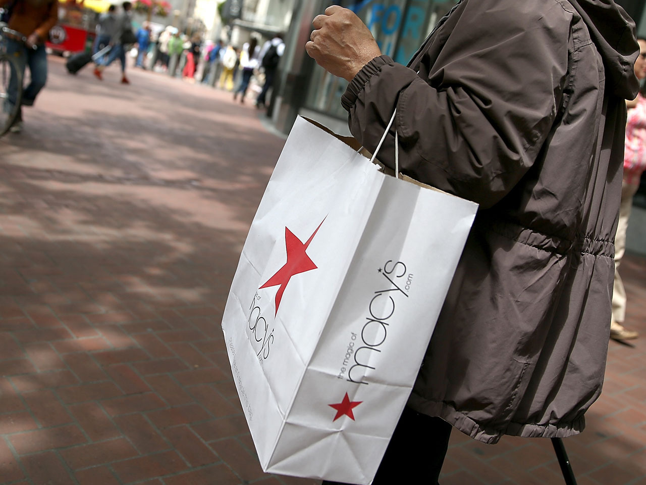 Macy's, Kohl's stock down on news of latest sales drops - CBS News