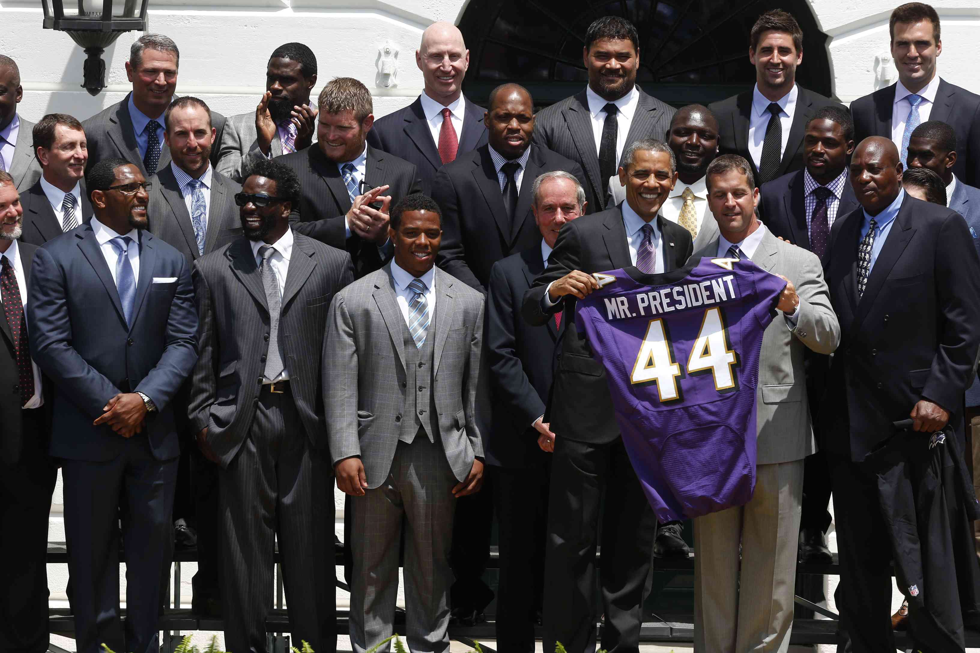 Super Bowl 2013: Ravens withstand 49ers rally and power outage, surge to  championship - CBS News