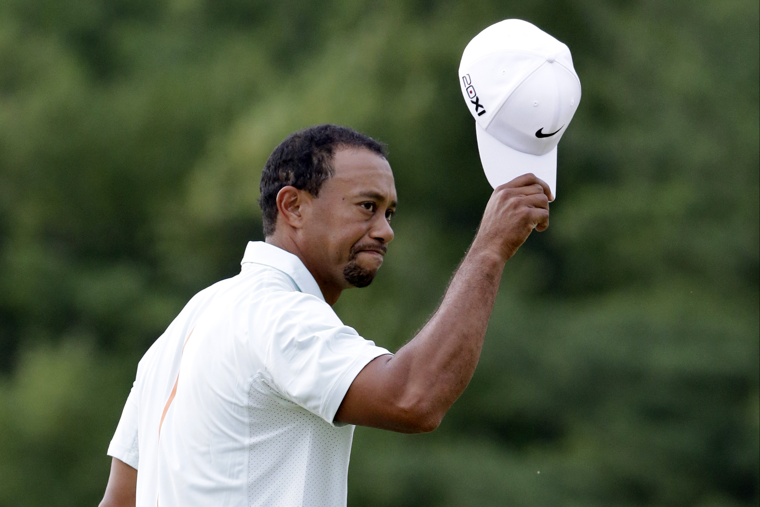 Woods matches his worst U.S. Open round as a pro - CBS News