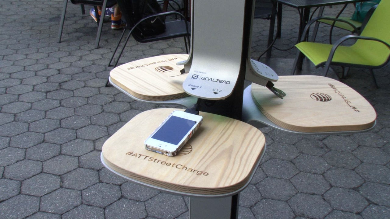 NYC to offer free phonecharging stations in parks CBS News