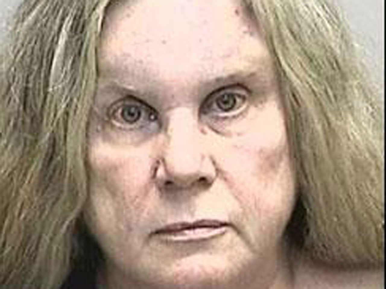 Cop kissed on the nose, Fla. woman gets cuffed, arrested CBS News