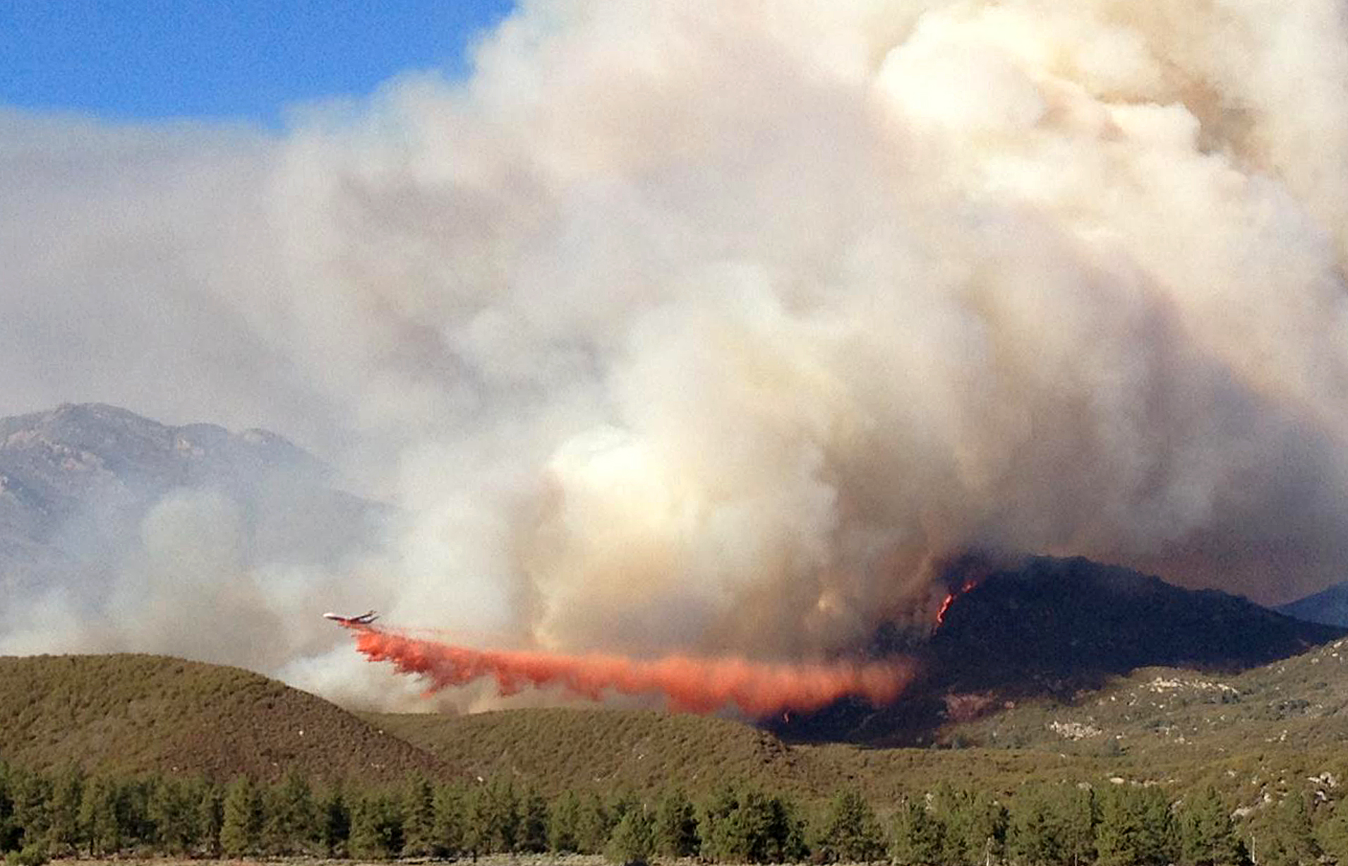 Calif Wildfire Grows Spurs More Evacuations Cbs News