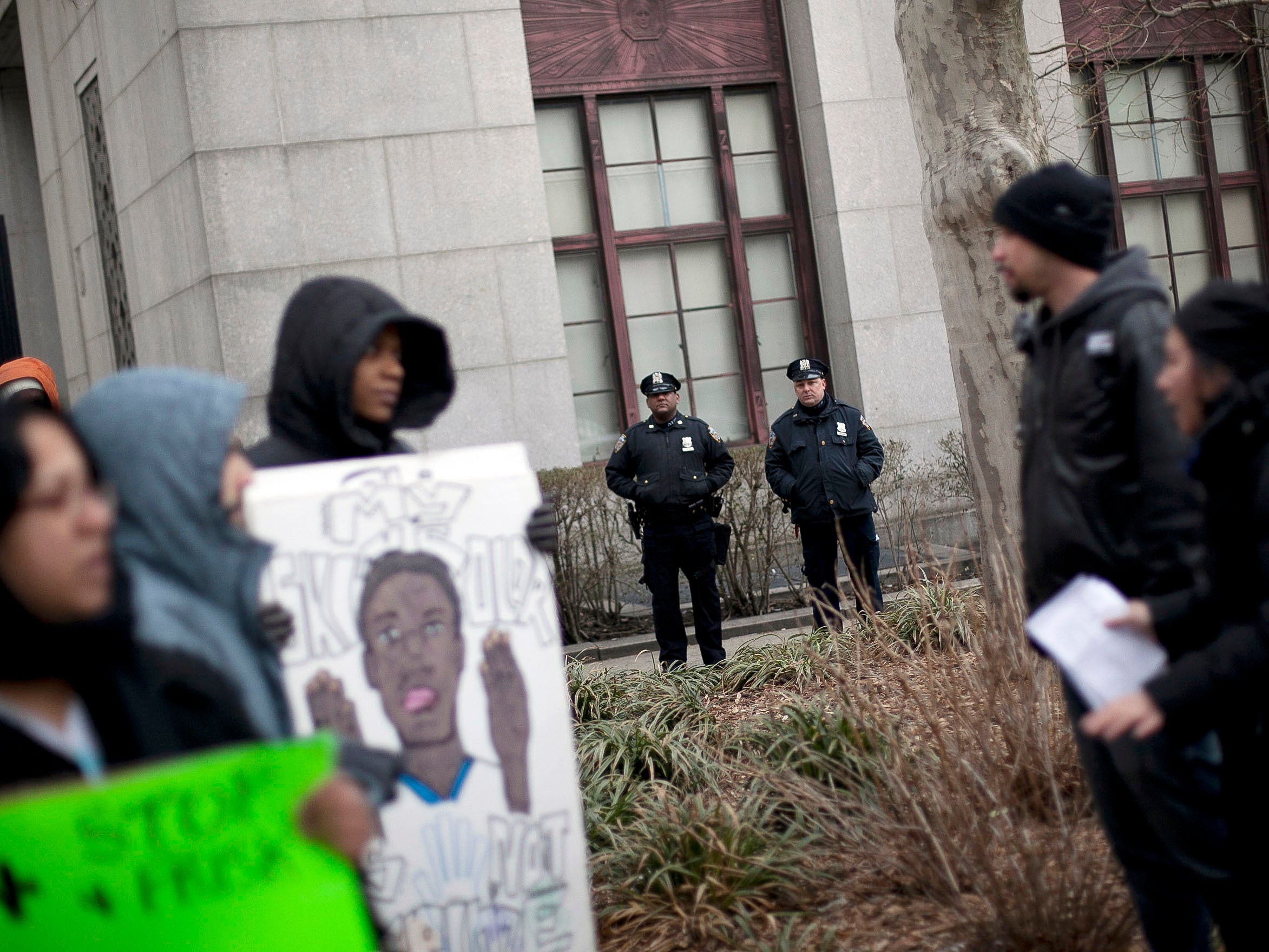 NYC stopandfrisk policy violates constitutional rights, federal judge