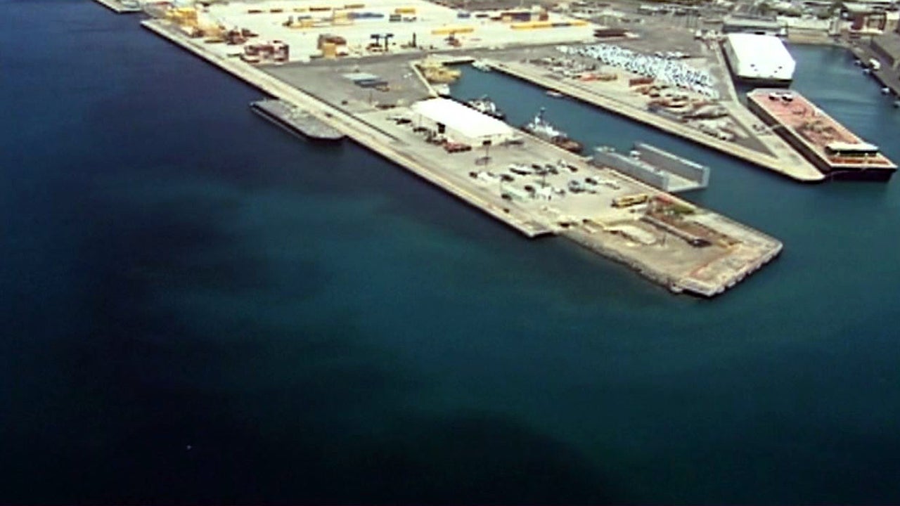 Molasses spill killing marine life in Hawaii CBS News