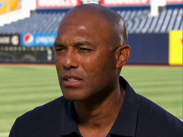 Mariano Rivera bids emotional farewell at Yankee Stadium