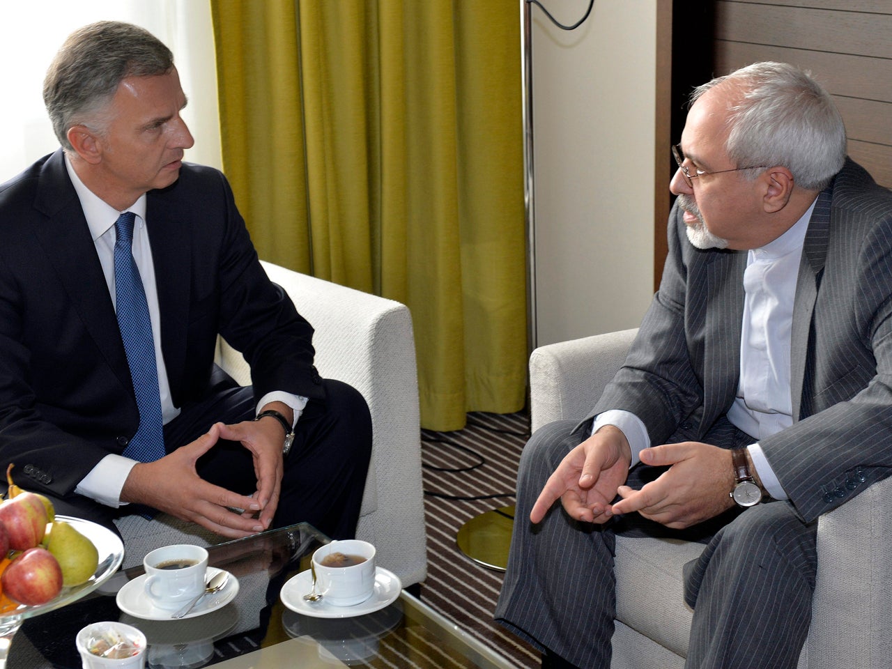 Iran talks in Geneva moving at "blinding speed" - CBS News