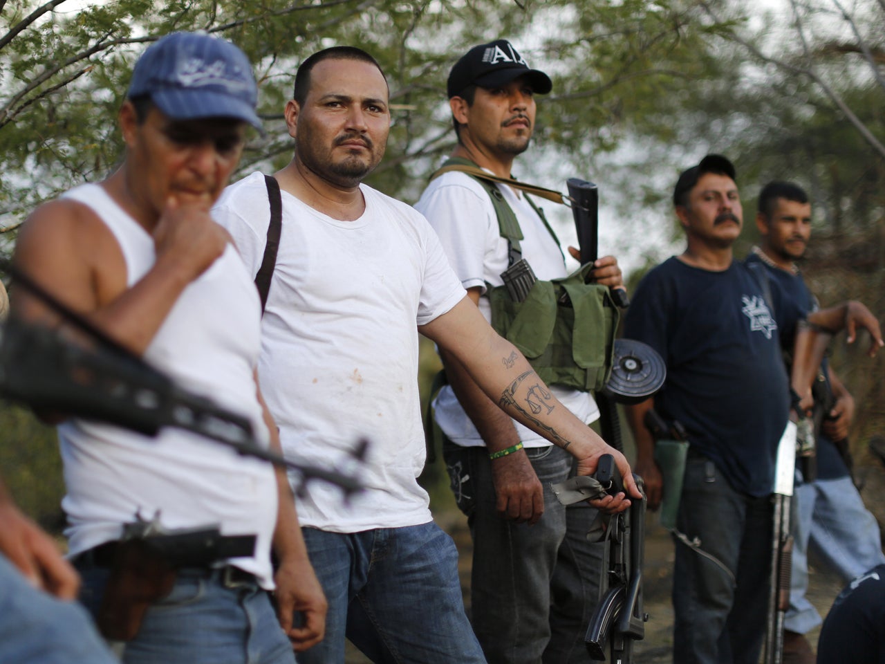 Mexican vigilantes, battling cartel, take over another town - CBS News