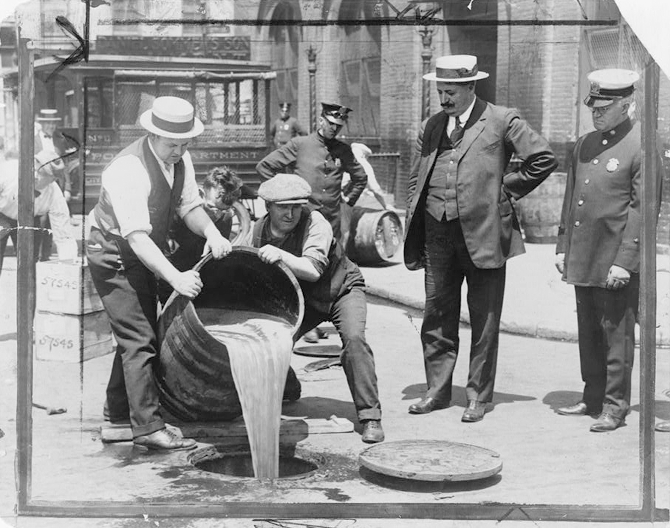 Americans Toast 80th Anniversary Of Prohibition's Repeal - CBS News