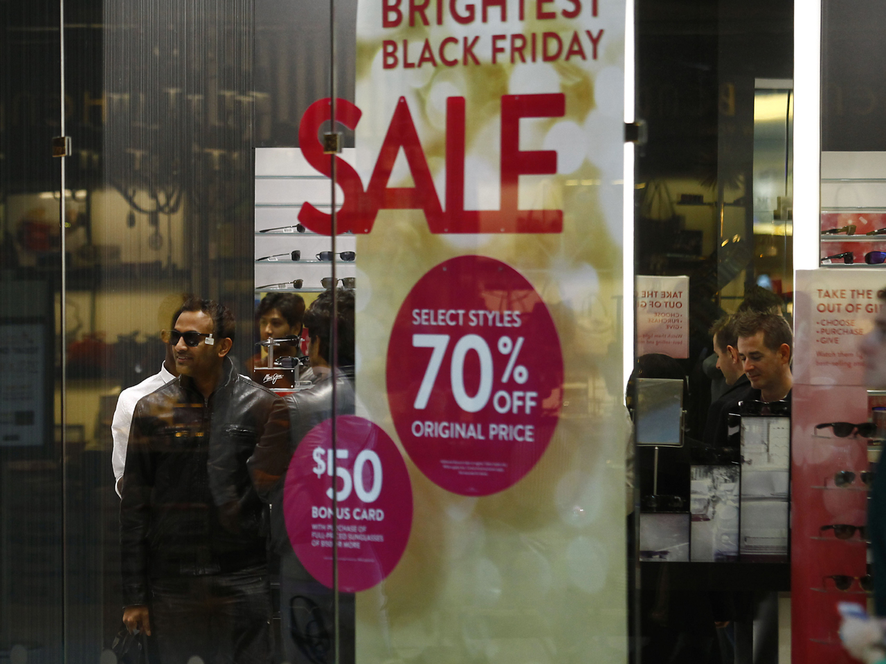 How a great sale affects your brain - CBS News