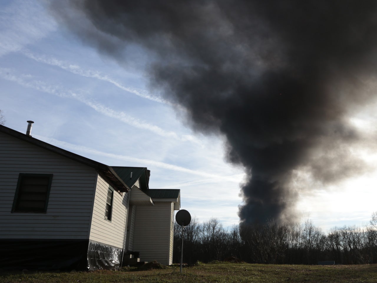 Officials Fire at Tennessee toxic site 95 percent contained CBS News