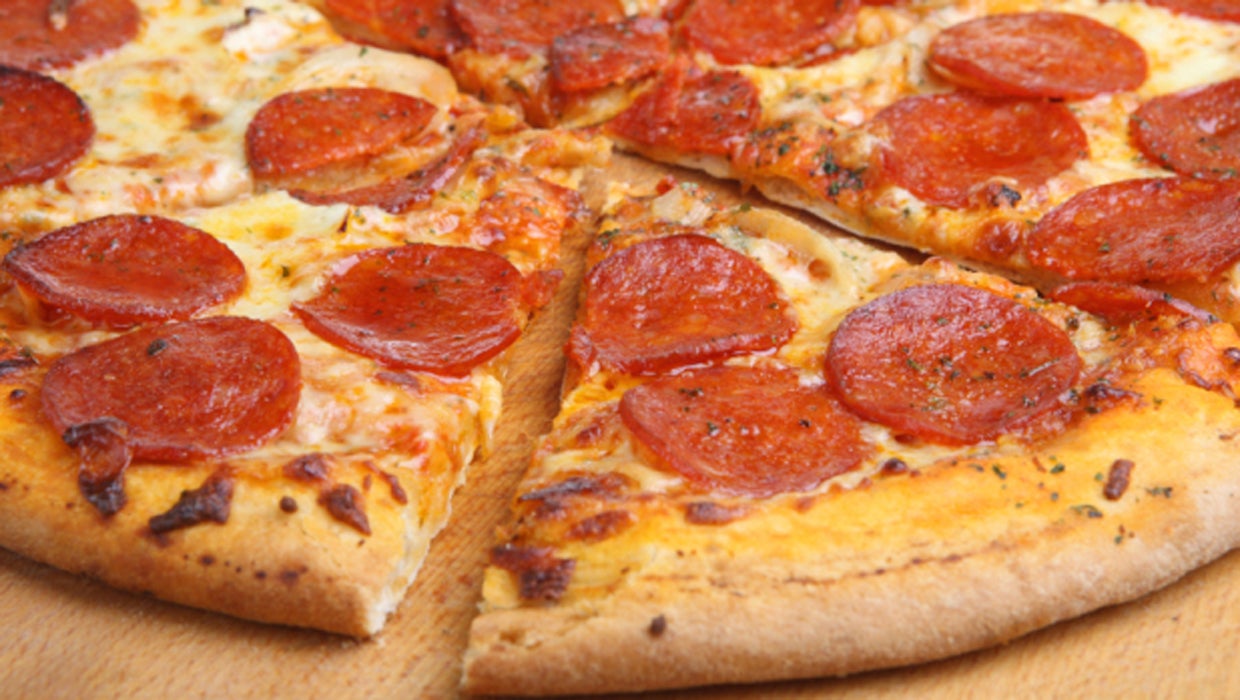 Cops: Pizza v. chicken dispute ends in stabbing - CBS News