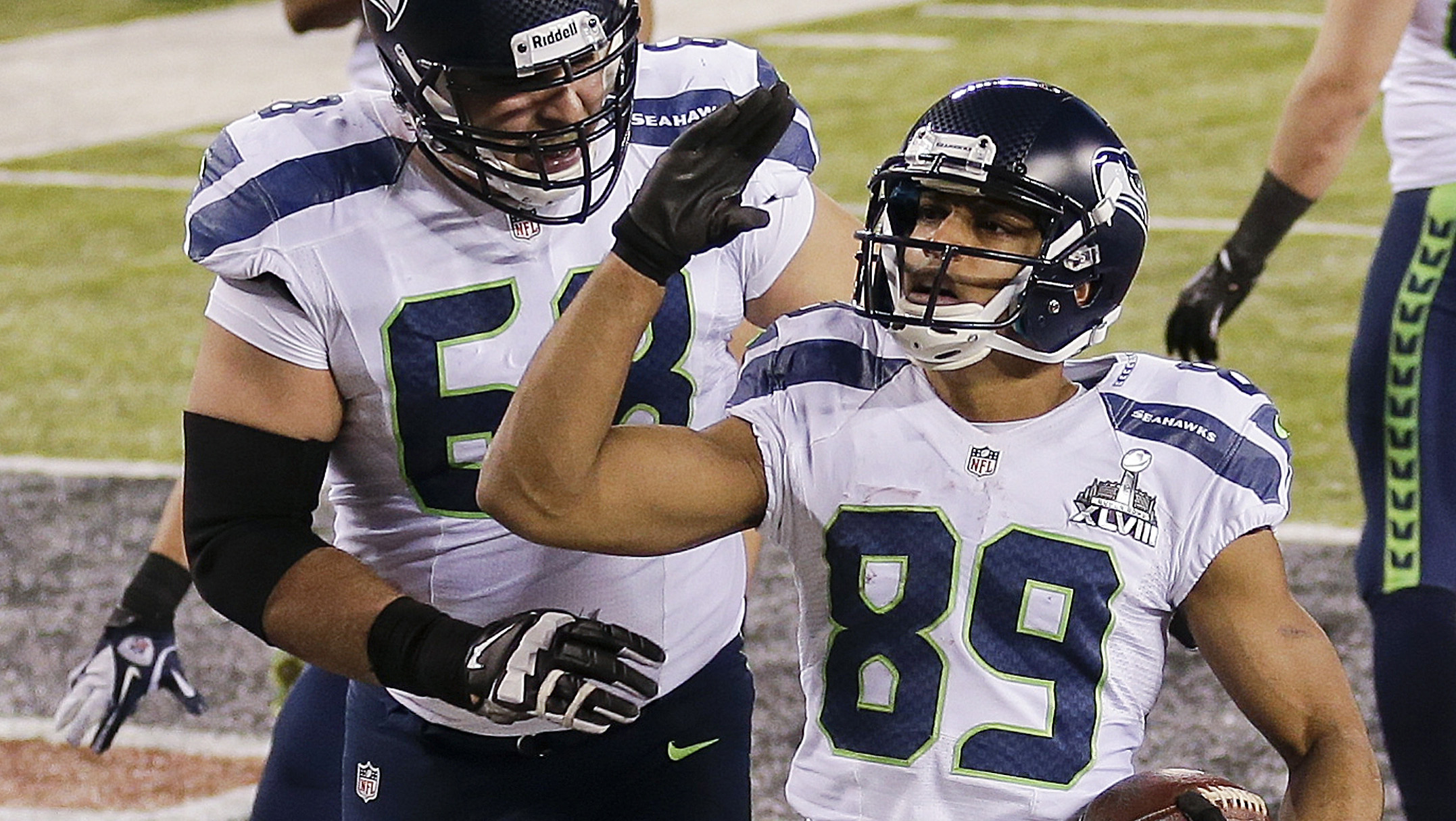Super Bowl 2014: Seahawks score on opening safety 