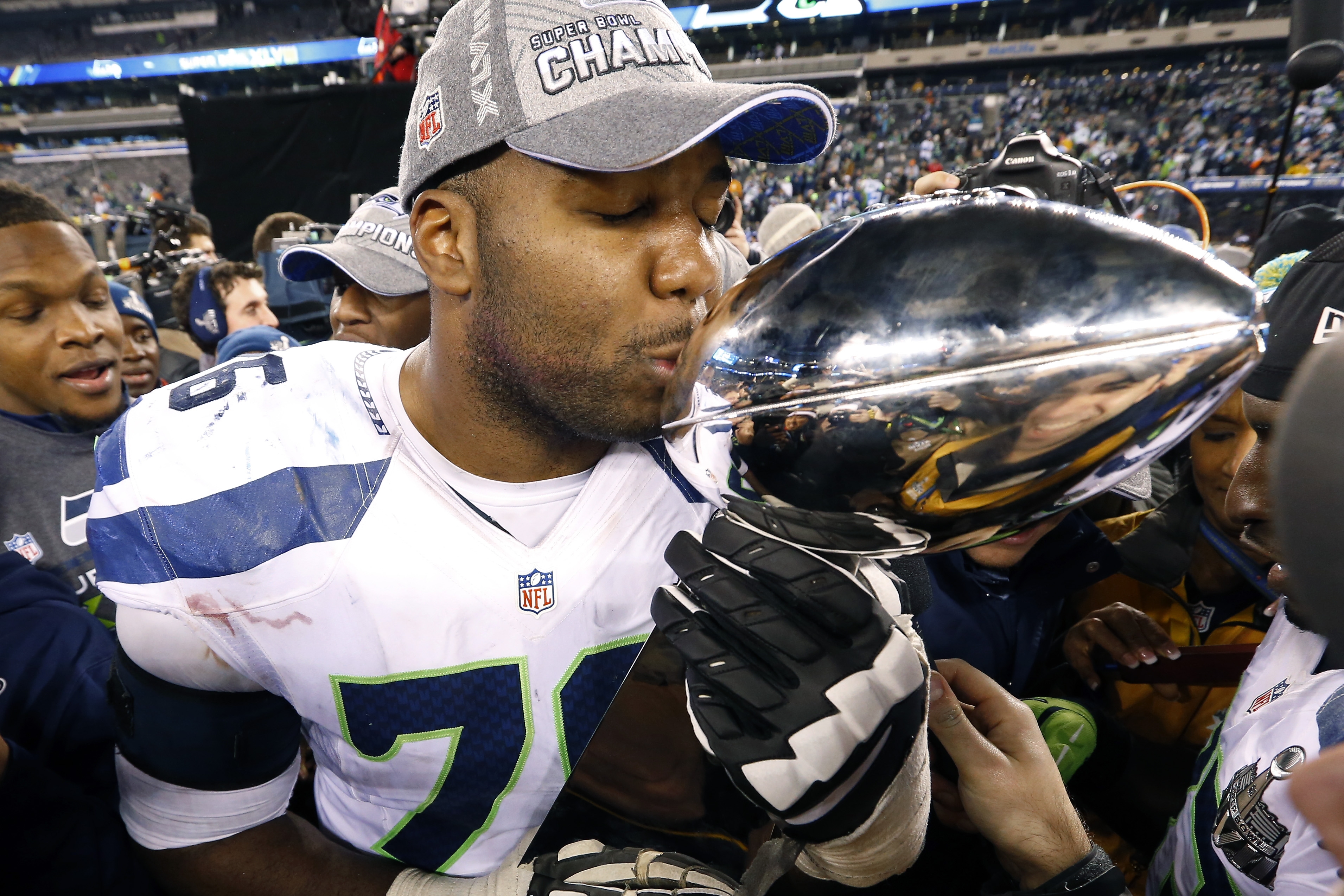 Super Bowl 2014: Seattle trounces 43-8 CBS News