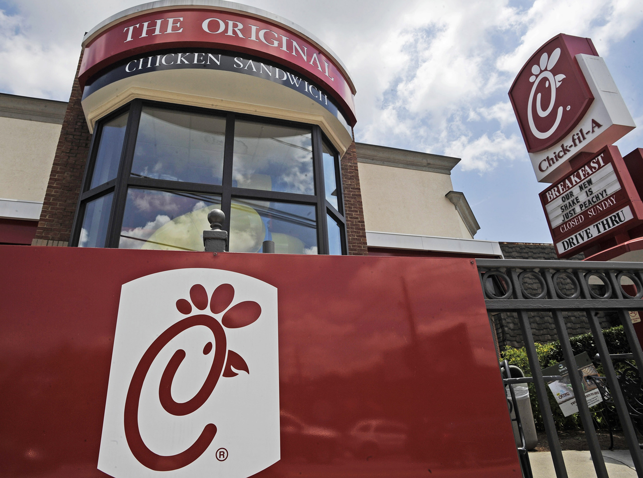 ChickfilA to phase out antibiotics in chicken CBS News
