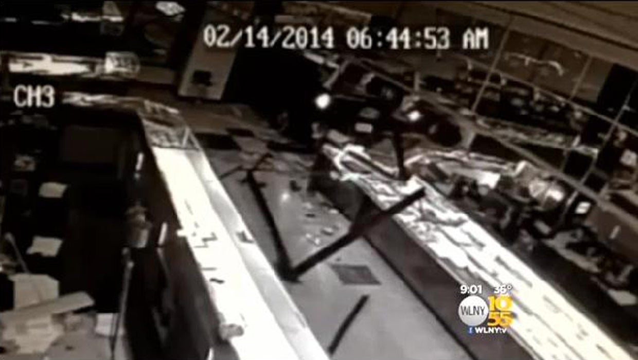 Surveillance video reveals smash-and-grab theft at jewelry store in N.J ...